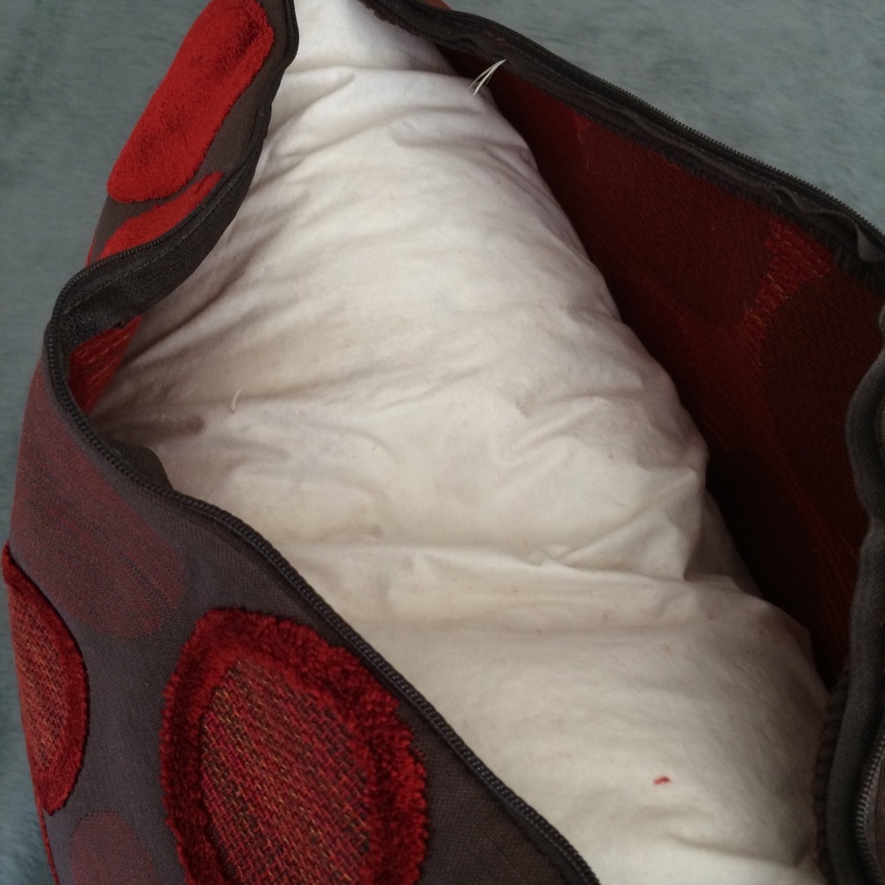 💥SOLD!💥   Burgundy Chenille Circles Pillow - Picture 5 of 5